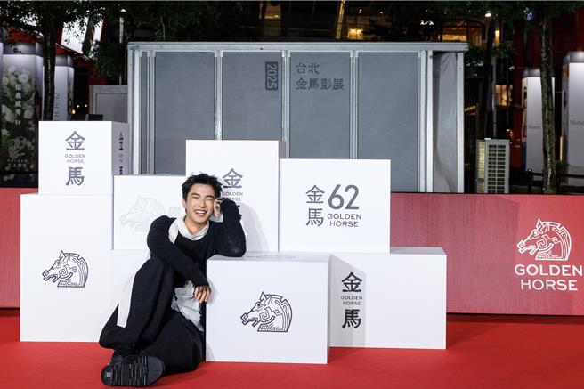 《如果我不曾見過太陽》主演曾敬驊出席金馬影展星光紅毯。（Netflix提供）