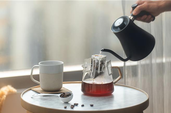 天成大飯店天成17CAFE外帶店雙11優惠，消費滿100元即贈天成濾掛咖啡包1包。（天成飯店集團提供）