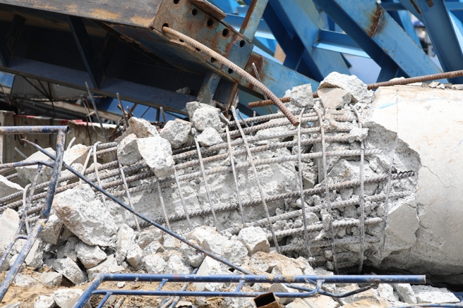 中國大陸四川省一座大橋11日下午發生重大崩塌事件，許多網友紛紛轉傳畫面。（示意圖：shutterstock／達志）