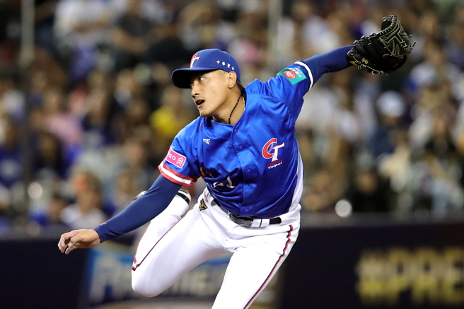 2024年12強賽，中華隊守護神吳俊偉曾對戰鮑德溫，用三球三振解決他。（圖／美聯社）