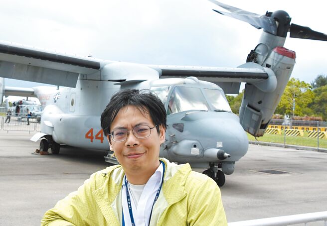 江飛宇小檔案曾走訪過新加坡航展與珠海航展，雖熱愛軍事，但並不好戰，「武器是工業藝術品，最美好的武器，就是不使用的模樣」