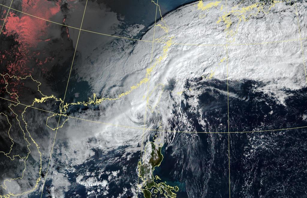 鳳凰減弱無風無雨 專家曝「再增強時段」:最好別外出