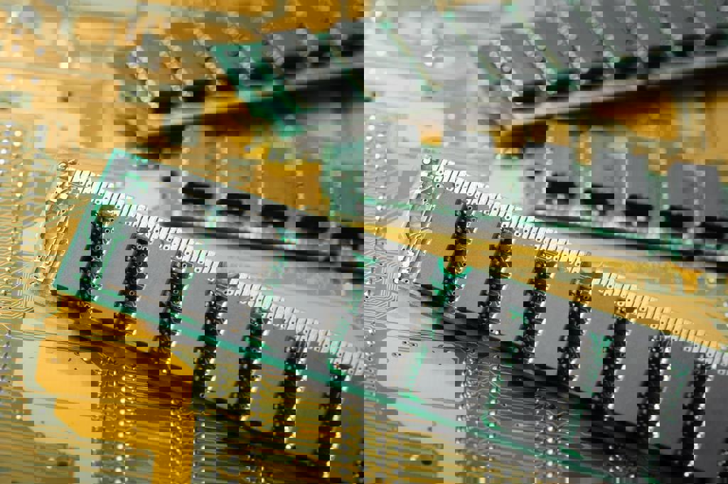 記憶體手上一定要有!群聯、南亞科、華東…陳威良揭3檔上車點:投信還沒買夠