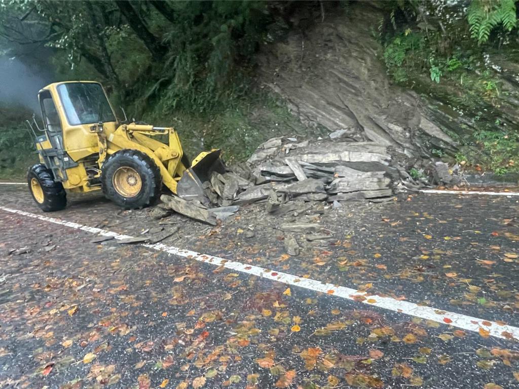 中橫關原至大禹嶺清晨封路解除!恢復日間時段管制通行