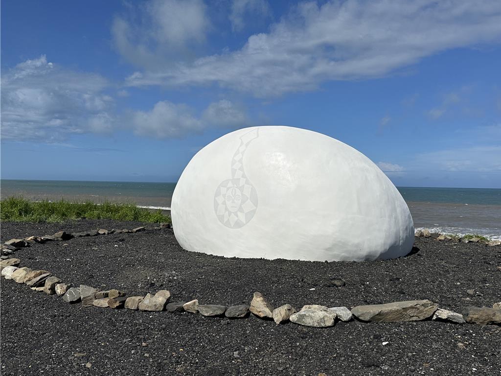 南迴藝術季作品遭批「看不懂」 解說文字受損、雜亂像施工中