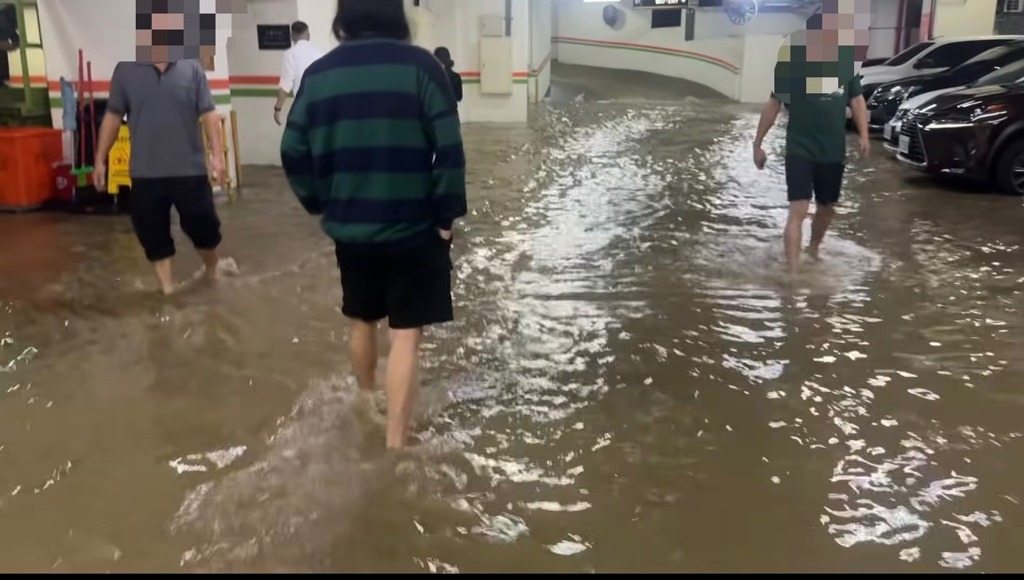 慘遇15年大水！蘇澳煙波飯店「30餘輛車整排泡湯」 業者：負責賠償