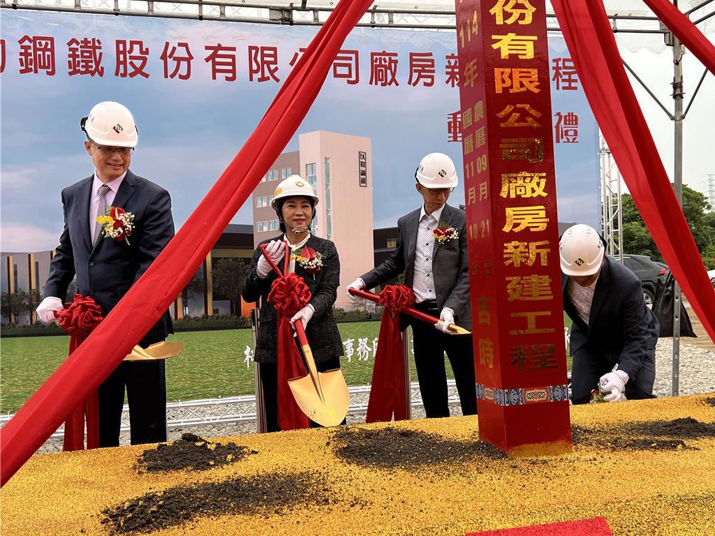 近年屏東縣多方開發產業園區，當中進駐六塊厝產業園區的首家廠商以勒鋼鐵10日舉行動土典禮，縣長周春米受邀出席。（謝佳潾攝）
