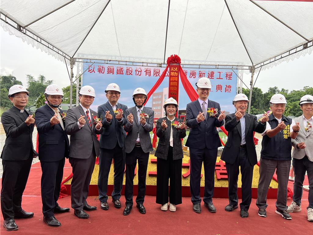 近年屏東縣多方開發產業園區，當中進駐六塊厝產業園區的首家廠商以勒鋼鐵10日舉行動土典禮，縣長周春米受邀出席。（謝佳潾攝）
