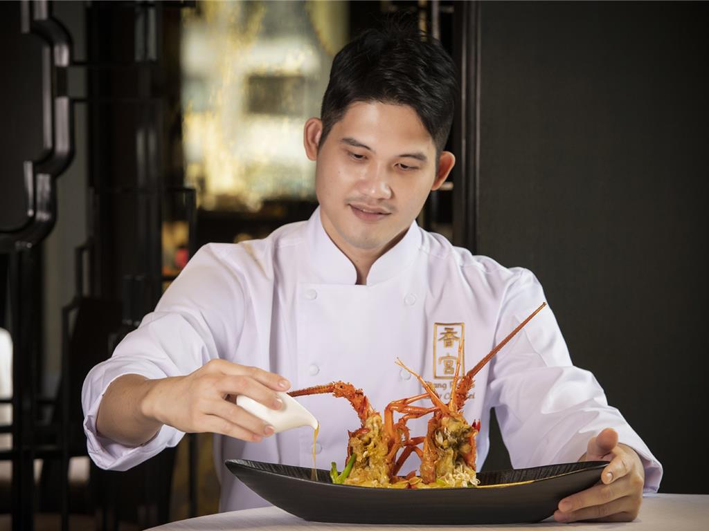「香宮」廖晉輝主廚以精湛的粵菜底蘊為基石,專注於細膩高湯與雅緻火候,巧妙包容並昇華川菜的奔放靈魂。(圖/台北遠東香格里拉)