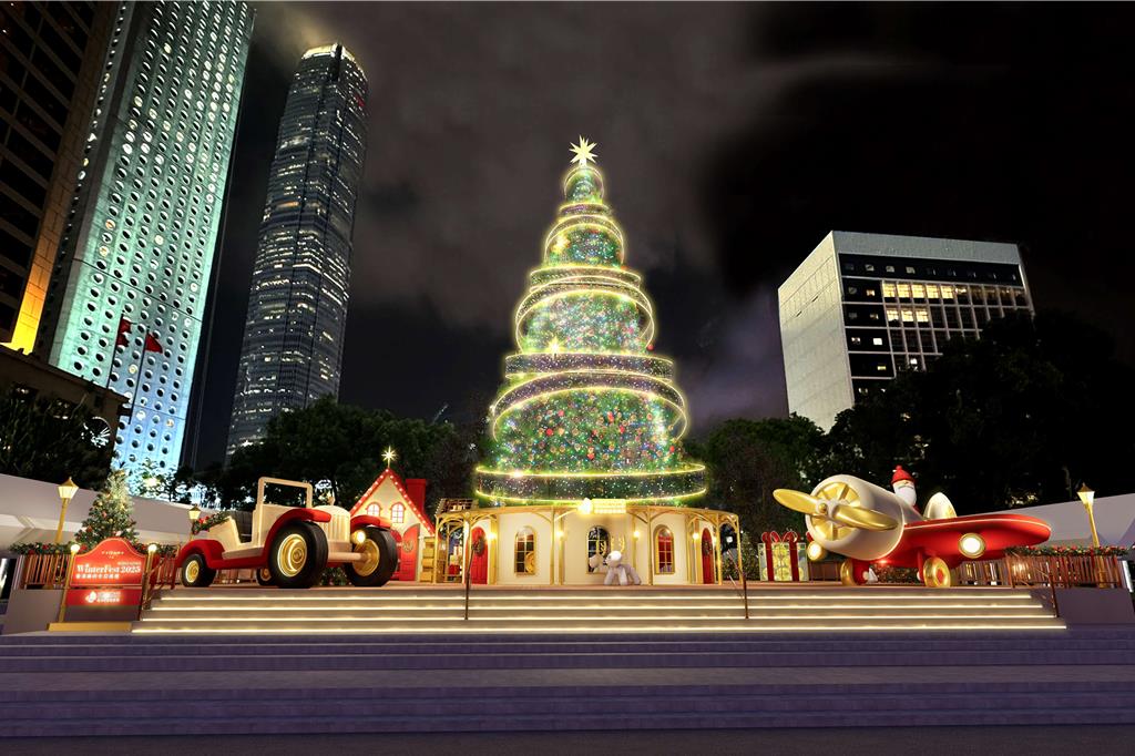 高達20米的巨型聖誕樹與浪漫「星光長廊」點亮中環夜色，成為香港冬日聖誕最燦爛必拍景點。(港旅局提供)  