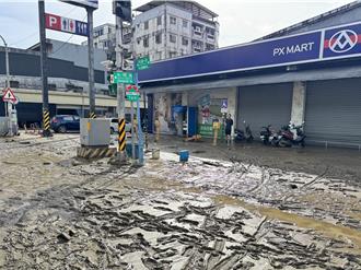 鳳凰豪雨強襲  蘇澳多處道路積水  中午前可望全線通車