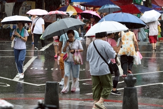 9县市豪、大雨特报 凤凰最新警戒区域曝 雨下到晚上