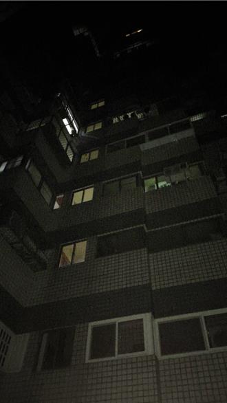 高雄住宅大樓凌晨火警　75歲翁睡夢中幸運獲救