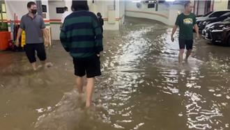 苏澳烟波停车场惨沦水族馆 住客控移车遭阻「整台灭顶」
