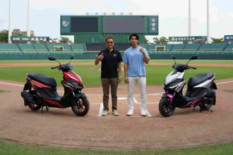 台湾队长陈杰宪合体KYMCO RTS R 165「摩力红」、「紫暴银」特仕版