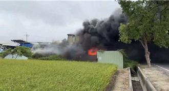 中古車材料行火災延燒高壓電線 台南新營320戶停電