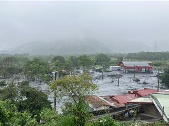 馬太鞍溪暴漲灌進明利村 聯外道路中斷 花蓮縣府會勘搶修、助撤離