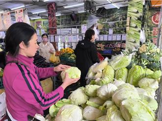 台中放颱风假无风雨 婆婆妈妈、餐厅业者衝市场买菜