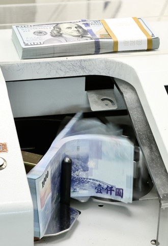 静待美政府重启＋中南部休假 匯市交投台币冷收31.069元