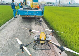 屏东 无人机喷药推广差 议员促检讨