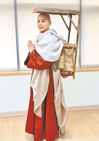 方馨為戲剃度 唐美雲剪第一刀