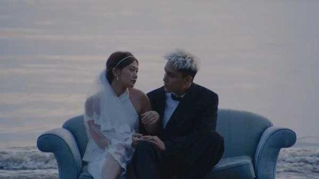 菲道爾以歌曲〈在加納共和國離婚〉走紅。（圖／翻攝IG 大穎）