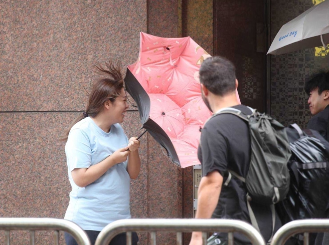 鳳凰颱風暴風圈籠罩南台灣，南部4地區要留意。（示意圖，記者劉宗龍／攝影）