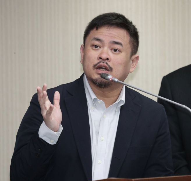 立法院12日邀請勞動部業務報告，勞動部長洪申翰12日受訪時表示，「補貼一定會做」，但是否會從就安基金補貼則會從各種方案中思考。（中時資料照片）