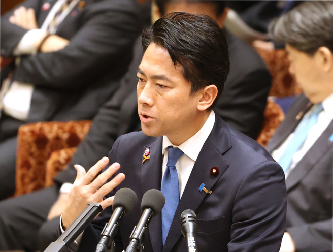 日本防衛大臣小泉進次郎近日在國會的答辯表現，贏得網友叫好聲。（達志圖庫/TGP）