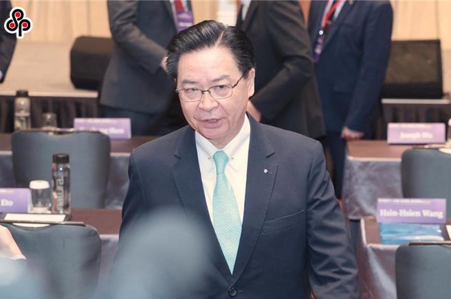 外傳國安會祕書長吳釗燮與外交部長林佳龍因外交人事埋下嫌隙，民眾黨主席黃國昌12日被問及此問題時，表達自己不曉得，並反問賴清德總統何時要吳釗燮為共諜案負政治責任？（中時資料照，杜宜諳攝）