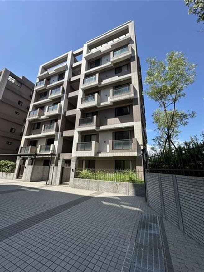 法務部行政執行署宜蘭分署基隆辦公室11日進行法拍，基隆市信義區田園調布社區一處屋齡3年的雙車位房地產，以1363萬餘元拍定。（行政執行署宜蘭分署提供／張志康基隆傳真）