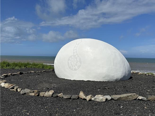 南迴艺术季作品《Hamaleng》。（蔡旻妤摄）