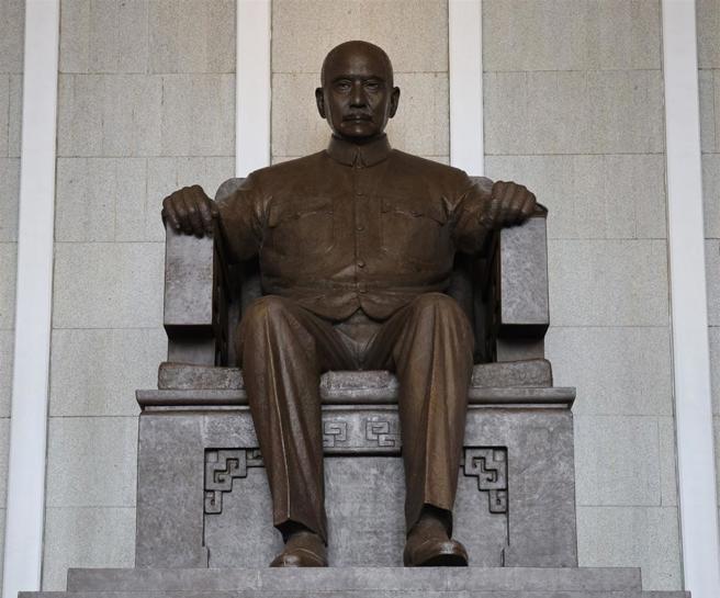 今日是國父孫中山先生誕辰160週年紀念日。圖為國父紀念館大廳內國父坐姿銅像。（本報資料照片）