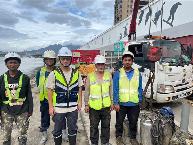 水利處表示，此次支援抽水機具為19台4英吋移動式抽水機及16名人力，移動式抽水機堪稱「抽水即戰力」，過去也多次支援外縣市災情。（北市水利處提供／張珈瑄台北傳真）