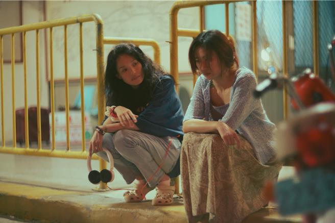 舒淇（左）对9m88的演出给予极高的评价与肯定。（甲上娱乐提供）