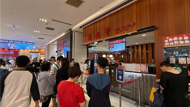 汉神巨蛋鼎泰丰得排快2小时。（柯宗纬摄）