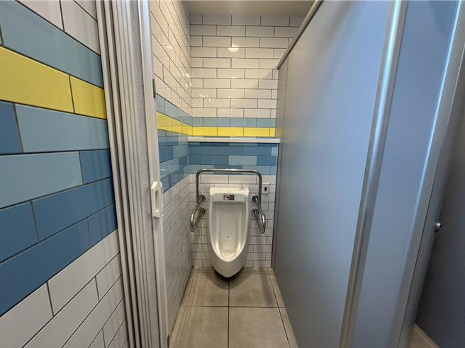 北市府12日宣布「性别友善厕所标章认证制度」上路，台北市副市长林奕华指出，期待透过明确的评核机制，让公共空间的安全、隐私与包容有一致的标准。（张珈瑄摄） 