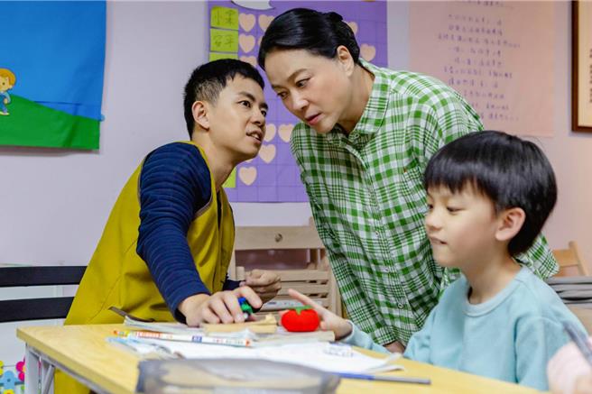 大愛劇《接住流星的人》陸小芬與林書函。（大愛台提供）