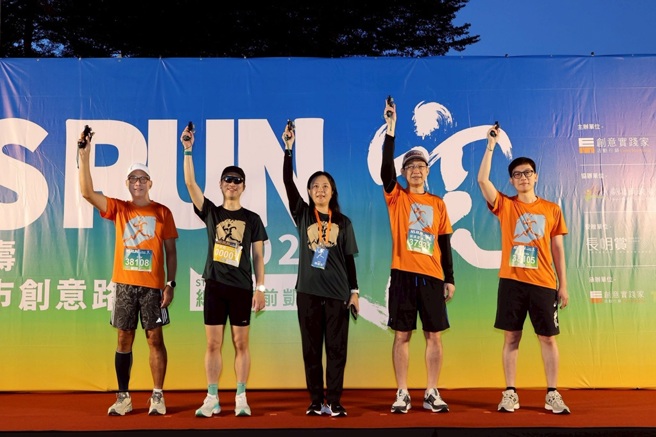 南山人壽舉辦路跑活動，不分族群與年齡，都趁著假日好天氣一同運動，還有跑者。(圖/南山人壽提供)