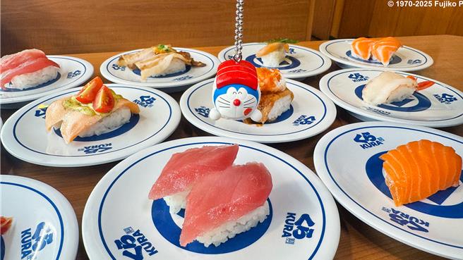 藏寿司与哆啦A梦联名打造可爱周边。（藏寿司提供／朱世凯台北传真）