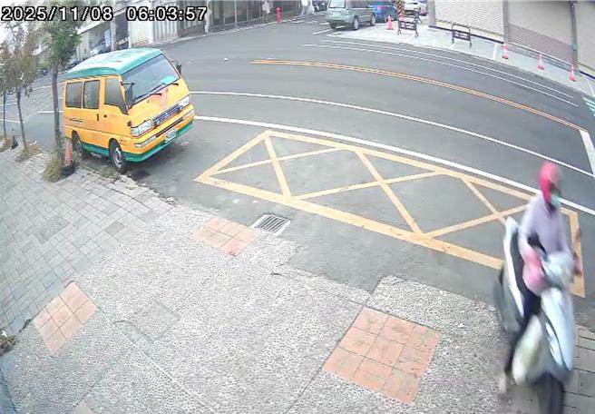 云林县水林乡水灿林国小校门口屡遭民眾丢垃圾，乡公所12日表示已装设监视器开罚，至少已开出5张罚单。（水林乡公所提供／张朝欣云林传真）