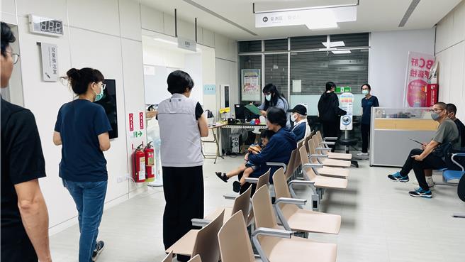 重建后的台东市卫生所空间宽敞明亮，获得民眾肯定。（萧嘉蕙摄）