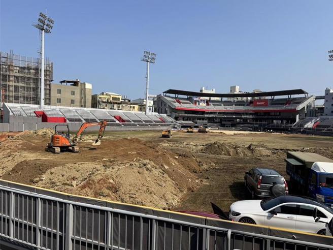 巨佳營造承攬新竹市立棒球場工程，下游包商揚名實業提告，指棒球場已曾舉辦比賽，但巨佳遲遲未給付款項、追加工程737萬餘元。巨佳反指揚名未能通過驗收，不應付錢，桃園地方法院認為，巨佳無法舉證揚名瑕疵，加上球場已經大範圍開挖，判巨佳應給付737萬元，可上訴。（本報資料照片）