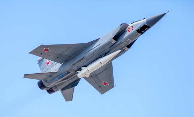 MiG-31K掛載匕首（Kh-47M2）高超音速飛彈。（示意圖／達志 Shutterstock）