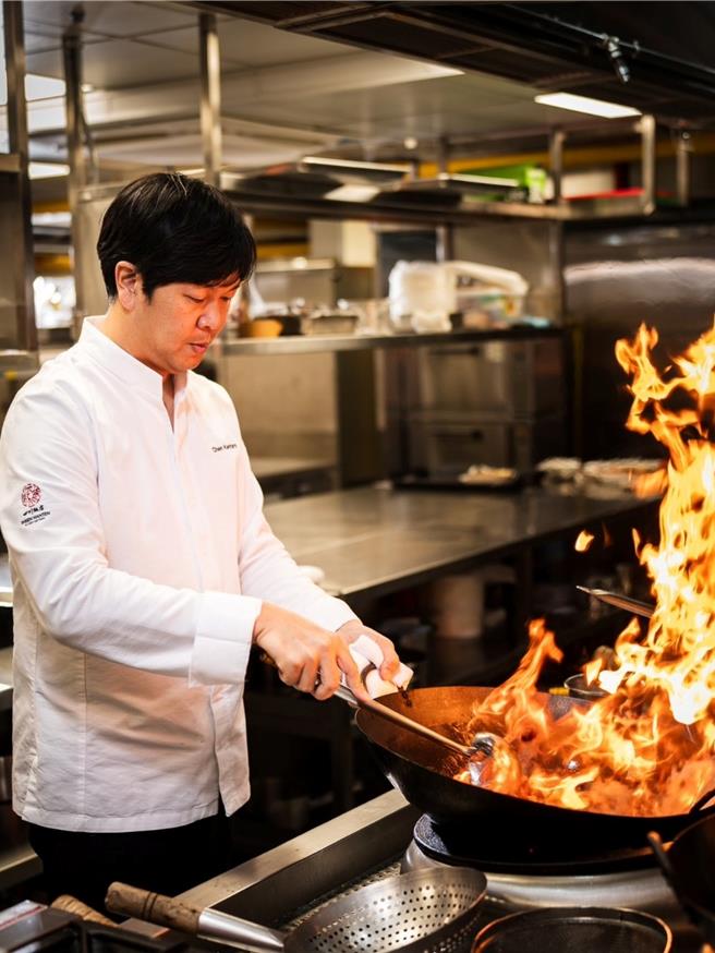 新加坡米其林一星「四川飯店」名廚陳建太郎帶著星級川菜靈魂，以粵菜精緻底蘊為載體，呈現嶄新風貌的當代川味。（圖／台北遠東香格里拉）