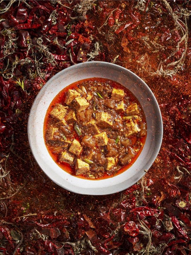 陳主廚的鎮店之寶「陳麻婆豆腐」聞名國際，此次雙廚聯手以全新設計的菜單激盪出令人驚喜的川粵風味火花。（圖／台北遠東香格里拉）