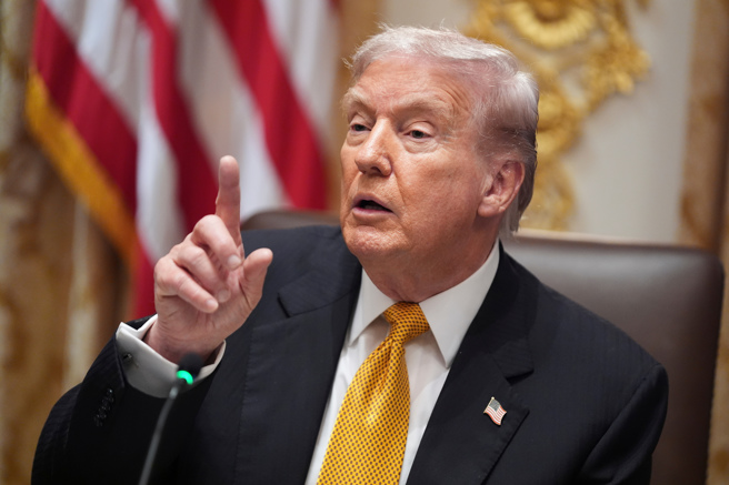 美国总统川普坚称，来自中国大陆的留学生，对保持美国大学的财务稳定至关重要。（图／美联社）