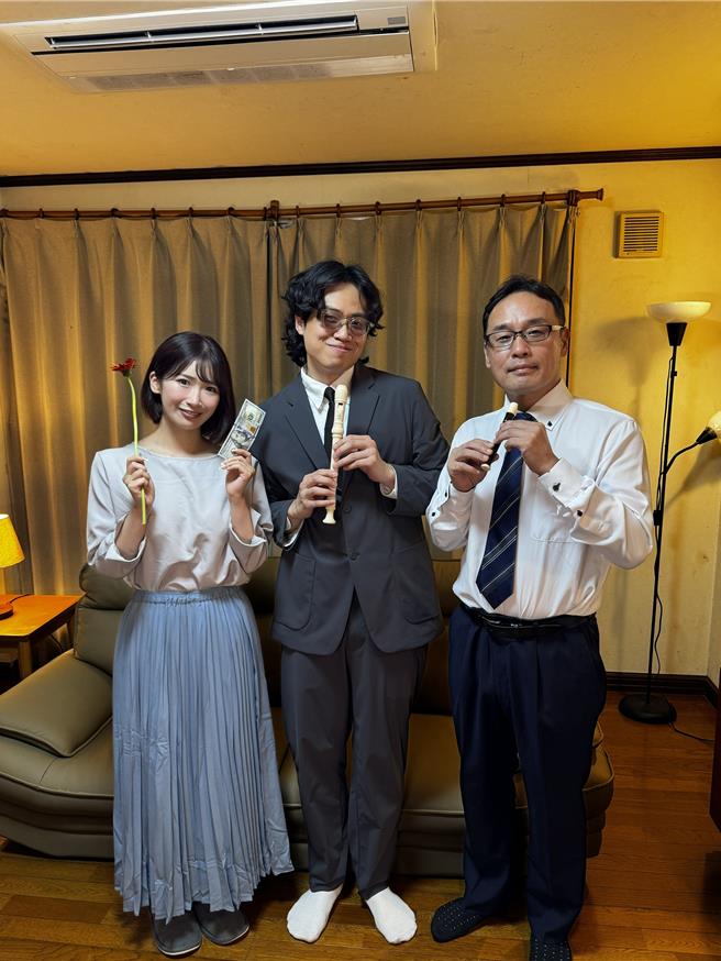 李拾壹與AV男優東尼大木、AV女優美園和花合作。（SUBYUB提供）