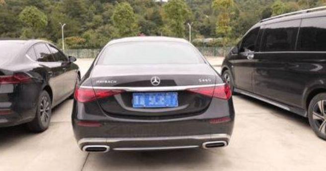 「大客户」租2辆百万豪车却人间蒸发，业者找到车当场傻眼。（图／翻摄自微博）