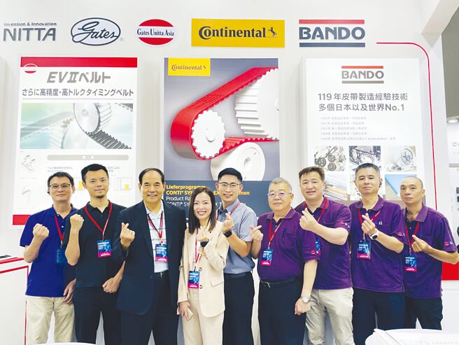 達基實業總經理張福霖（左三）與合作夥伴開心合影。圖／李水蓮